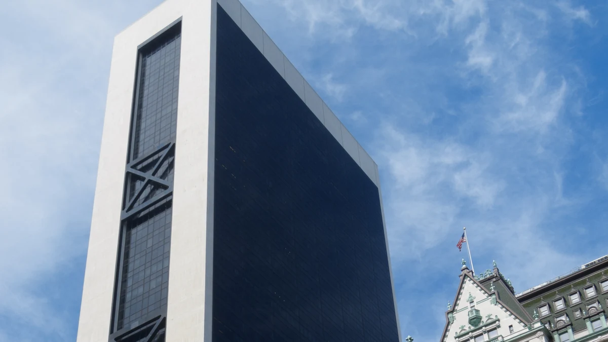 The Solow Building at 9 West 57th Street in Midtown Manhattan.
