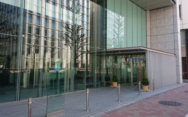 Entrance of the Daiichi Sankyo Nihonbashi Building in Tokyo with the street visible in front.