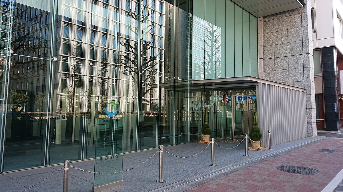 Entrance of the Daiichi Sankyo Nihonbashi Building in Tokyo with the street visible in front.