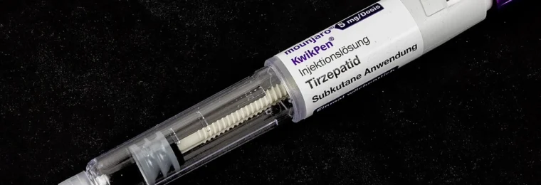 Lilly Mounjaro KwikPen containing tirzepatide.