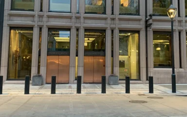 Entrance to Norges Bank headquarters at Bankplassen 2 in Oslo.