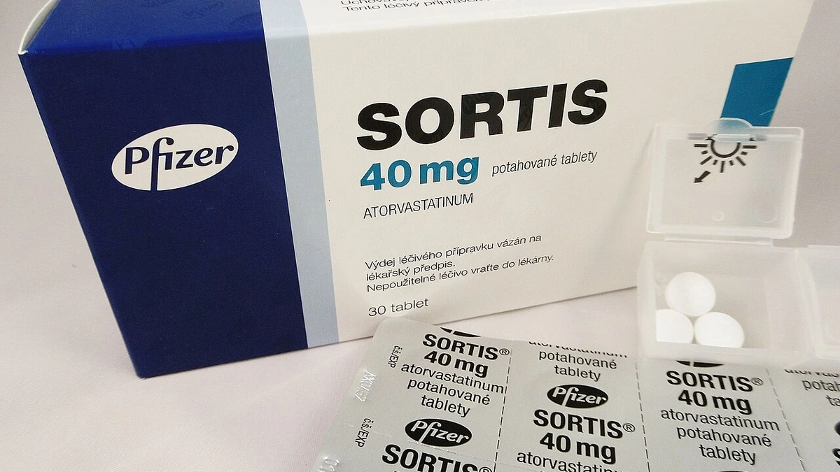 Sortis 40 mg atorvastatin box, blister pack and tablets.