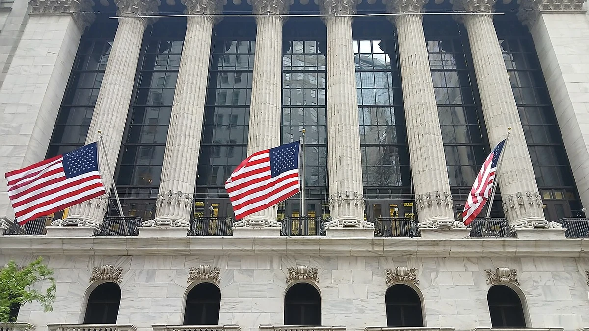 Broad Street facade of the New York Stock Exchange Building in Manhattan with American flags.