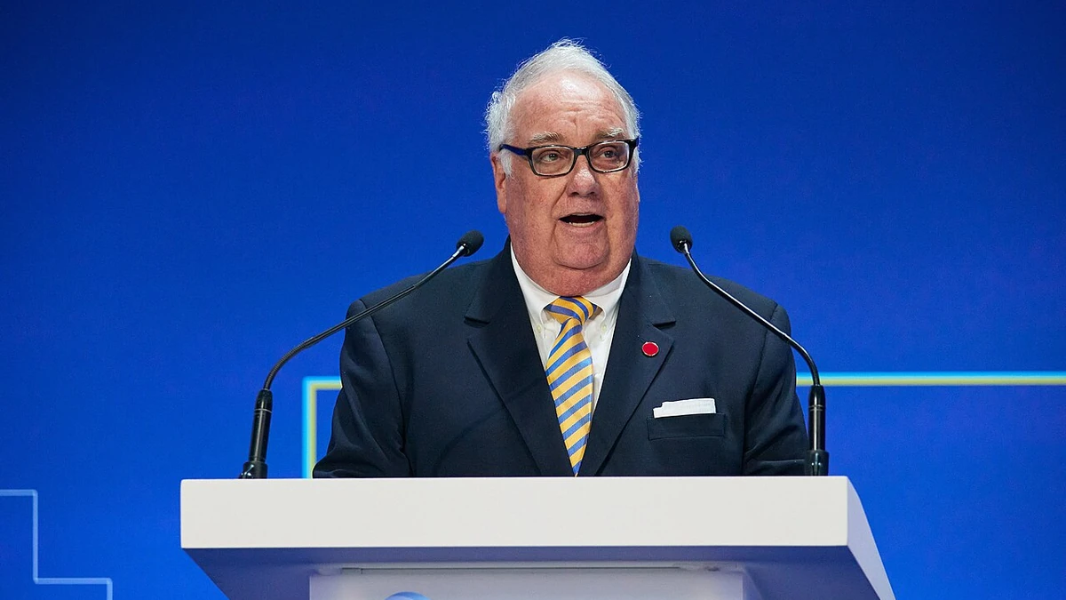 Howard G. Buffett speaking at a podium against a blue backdrop.