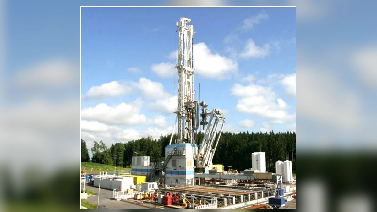 Innovarig hydraulic drilling rig used for deep geothermal drilling at United Downs in Cornwall.