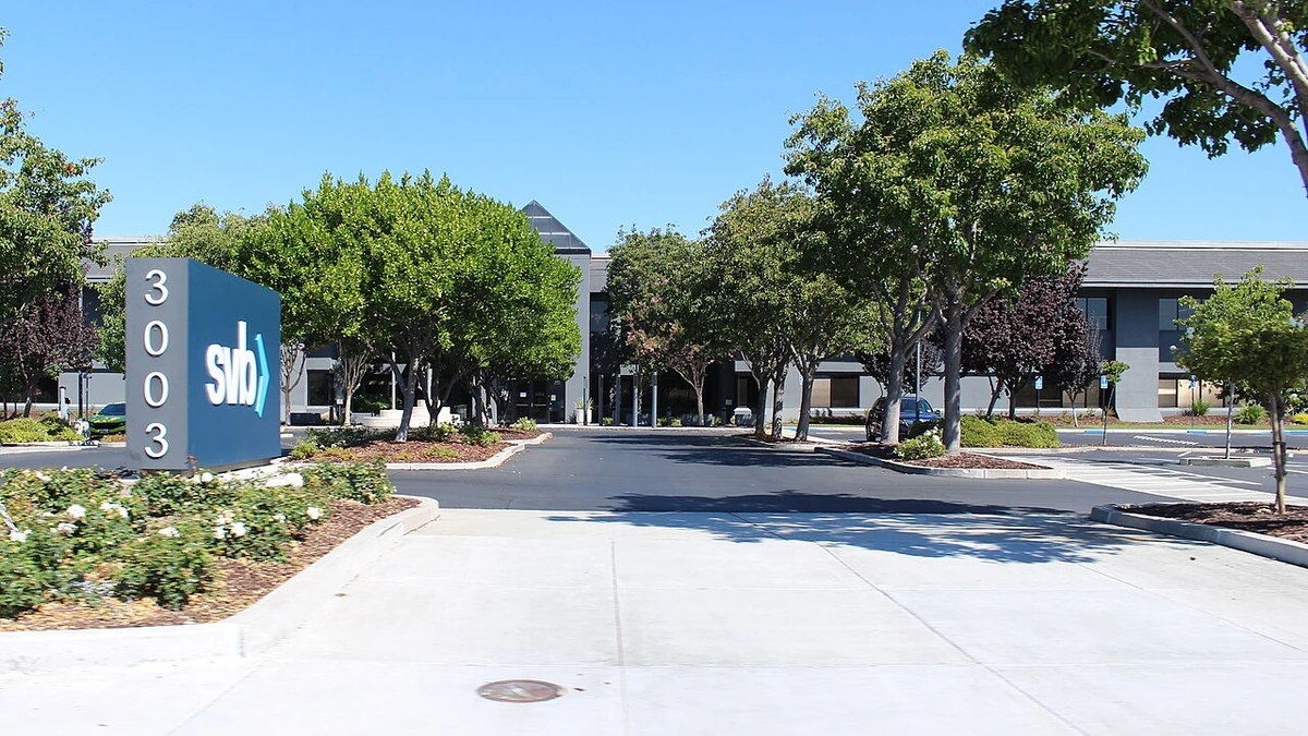 Silicon Valley Bank headquarters at 3003 Tasman Drive in Santa Clara, California, with the SVB sign visible at left.