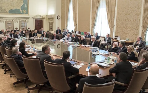Federal Open Market Committee participants seated around a conference table at the Federal Reserve Board in Washington.