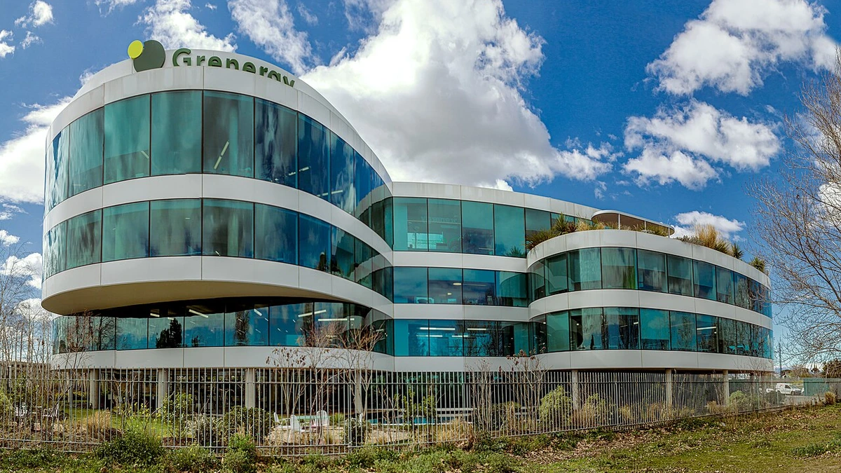 Grenergy corporate building in Madrid with the company's name on the facade.