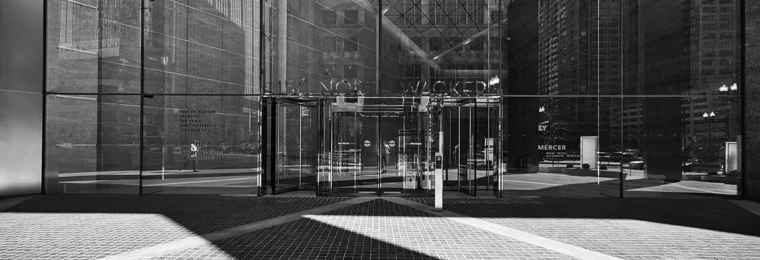 Entrance to 155 North Wacker in Chicago, where Monroe Capital is headquartered.