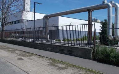 Industrial facility and cooling pipework at a Budapest site with Vertiv Liebert HPC air-cooled liquid chillers.