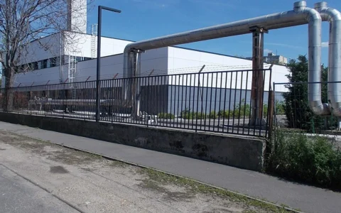 Industrial facility and cooling pipework at a Budapest site with Vertiv Liebert HPC air-cooled liquid chillers.