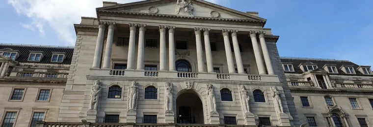 Front facade of the Bank of England building in London, with stone columns and sculptures.