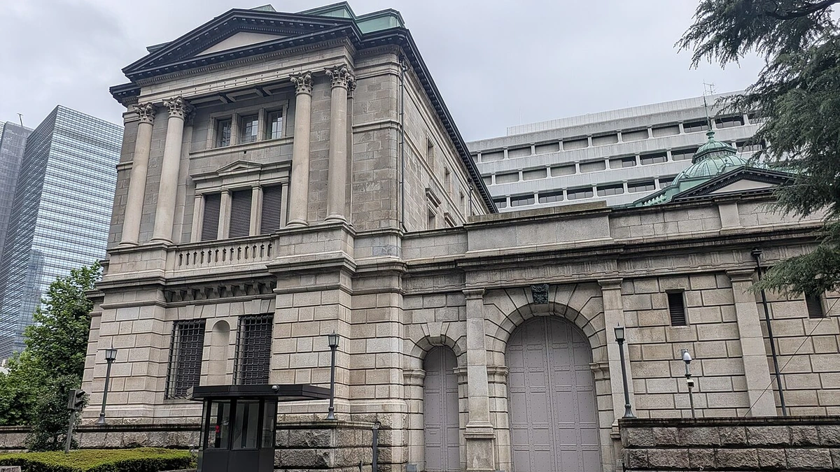 Stone facade, tall columns and arched entrance of the Bank of Japan head office in Tokyo.