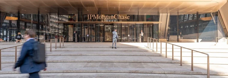 Glass entrance and JPMorgan Chase sign at 270 Park Avenue in New York City, with pedestrians on the steps.