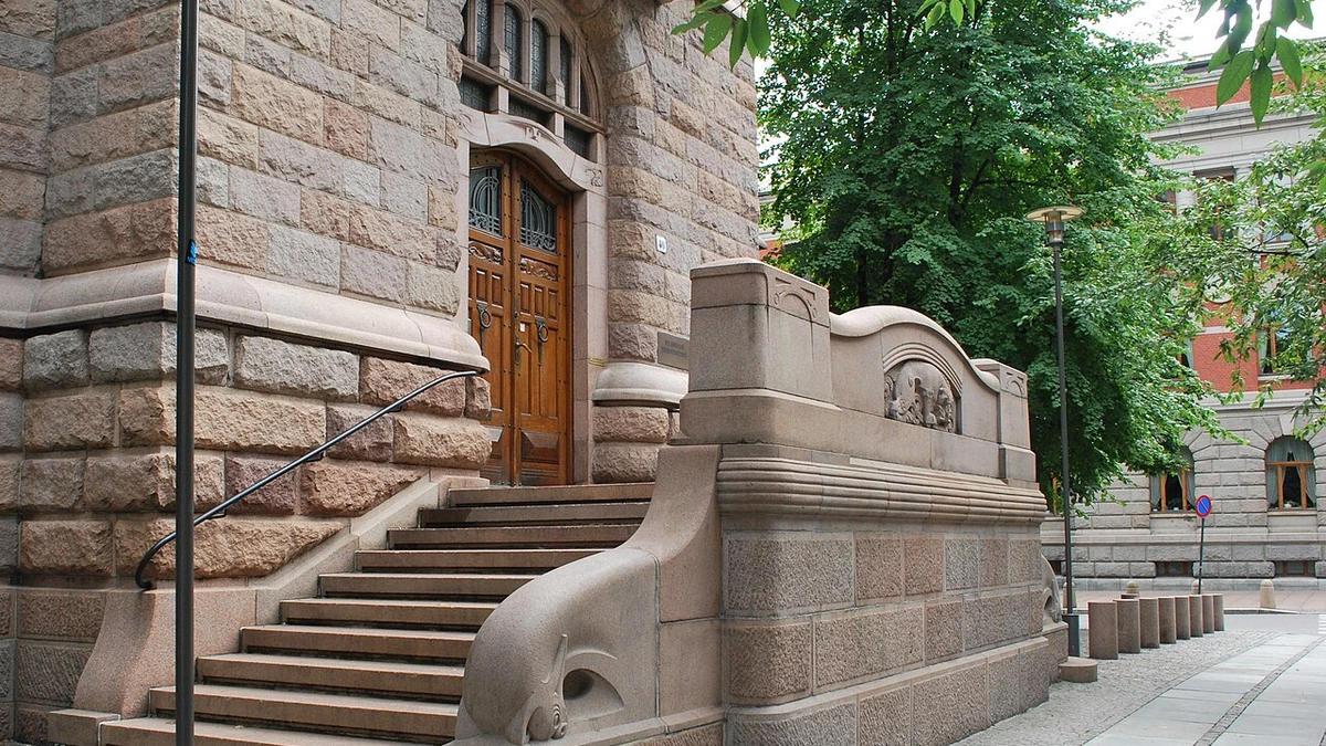Stone entrance and steps at Norway’s Ministry of Finance building in Oslo.