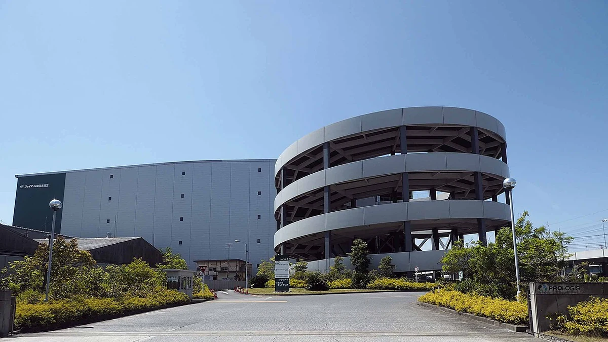 Entrance view of Prologis Park Ichikawa 2 logistics facility in Ichikawa, Chiba, Japan.
