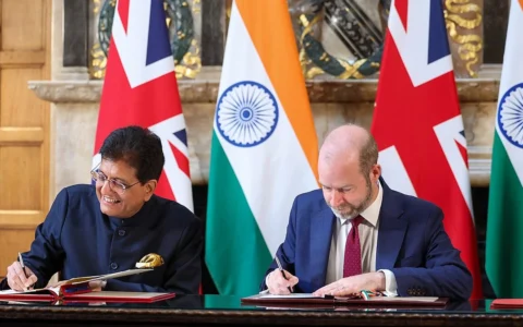 India Commerce Minister Piyush Goyal and UK Business Secretary Jonathan Reynolds signing the UK–India trade agreement in July 2025.